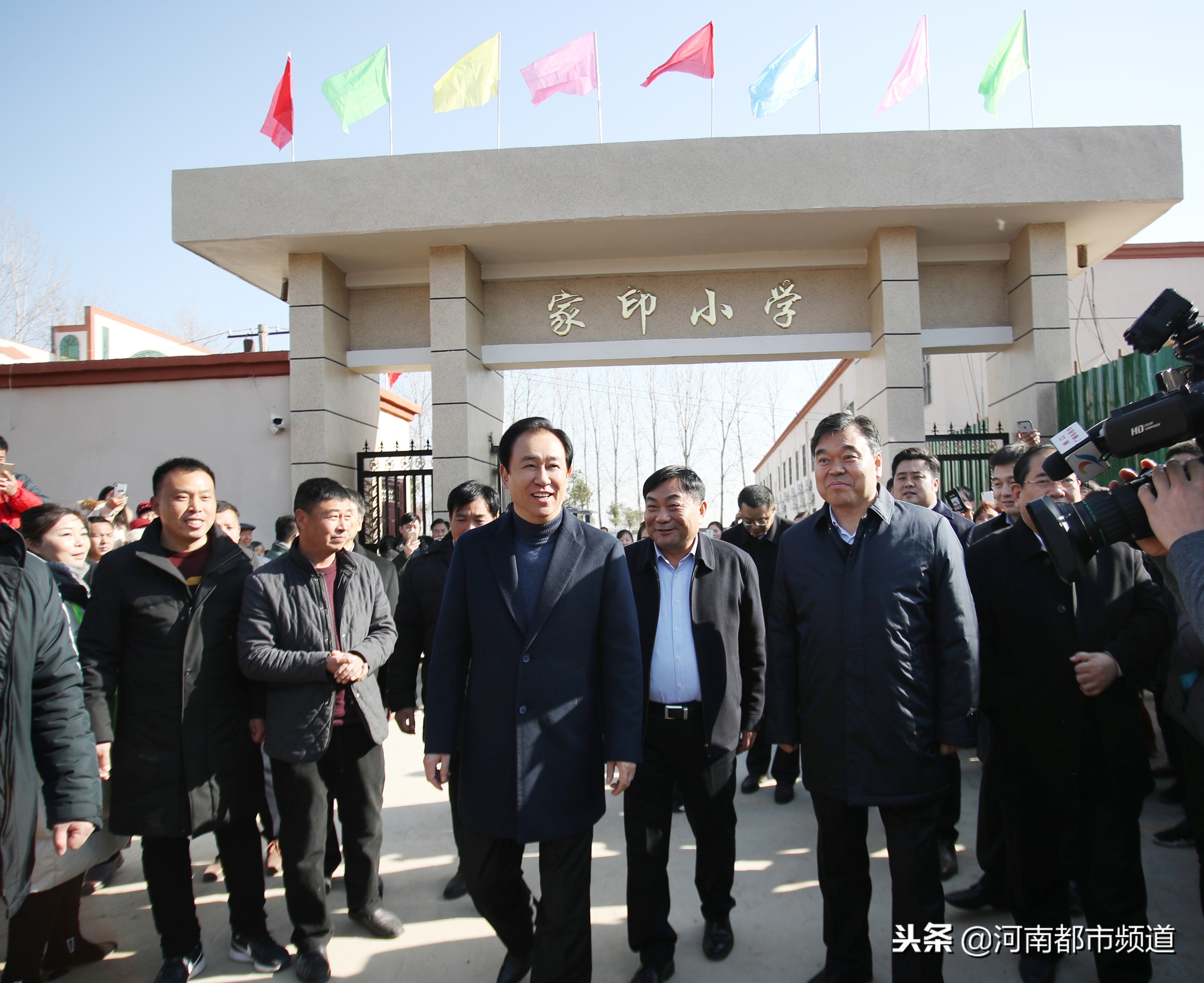 许家印阔别20年再回乡,许家印回故乡完整视频