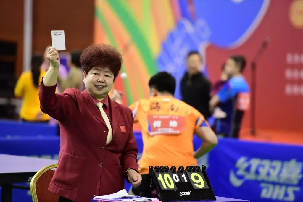 蔡振华副主席开球！