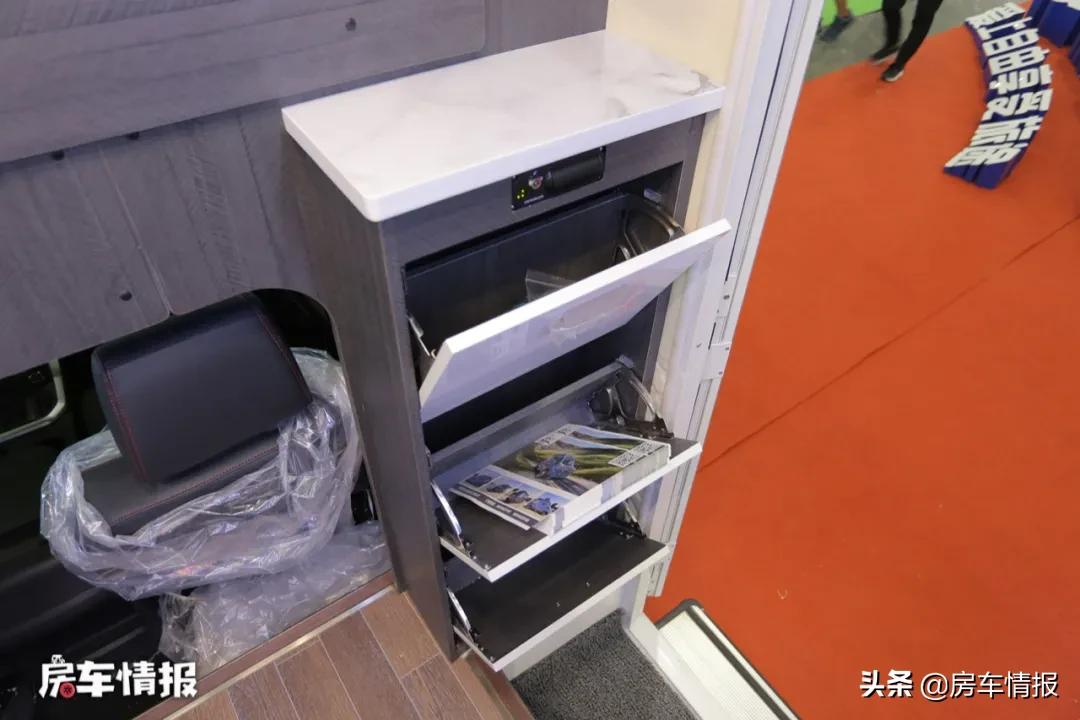 家用商旅两用房车柴油四驱版,福客特猛虎3.5四驱柴油房车