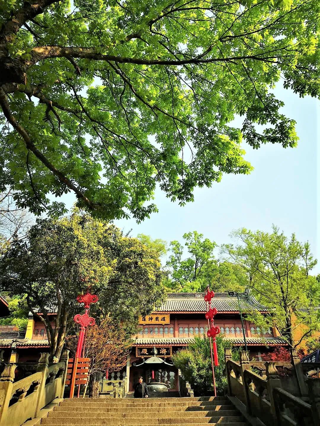 灵隐寺济公十八幅图,灵隐寺济公殿里三尊济公像