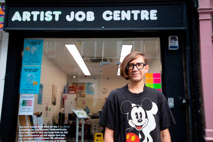 英国毕加索天价名画被撕,英国画家撕名画