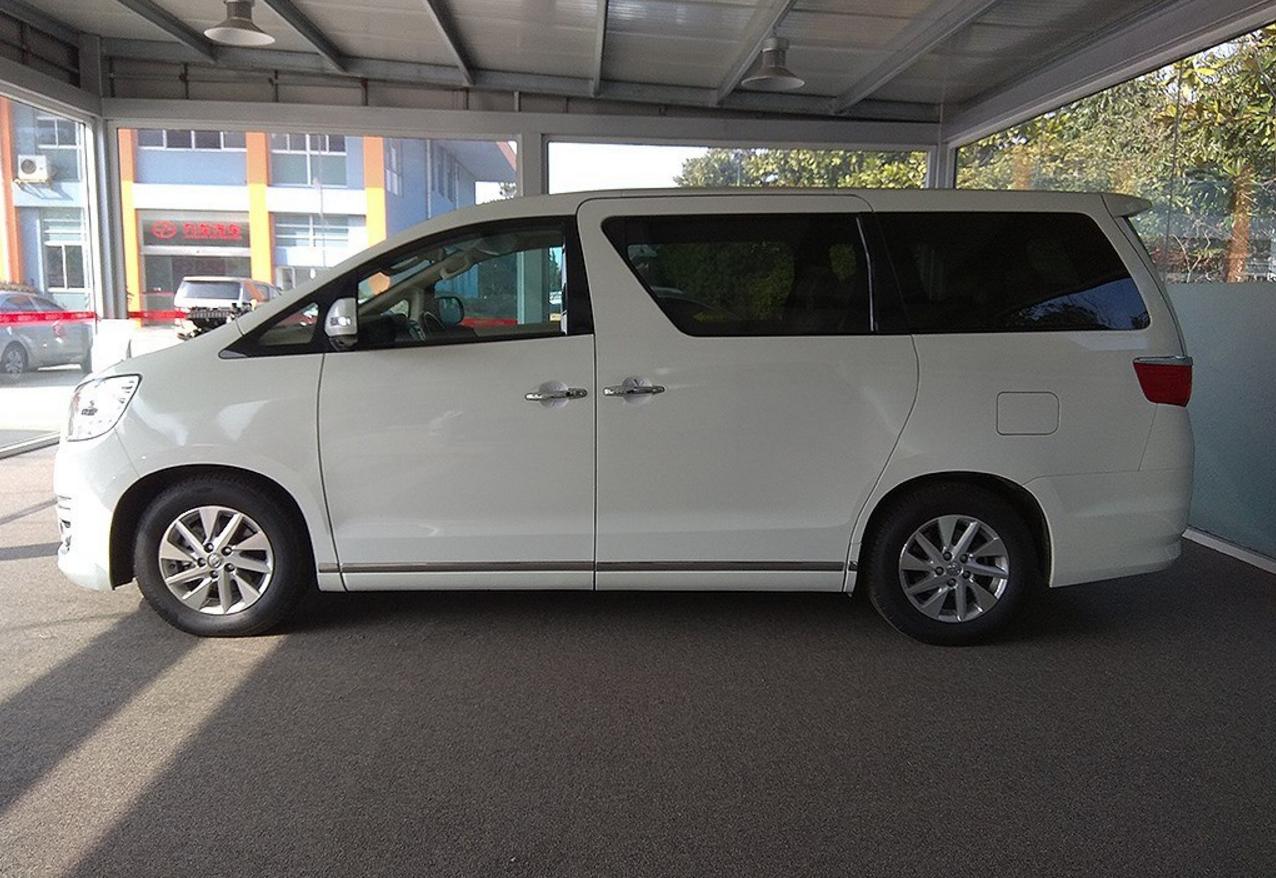 艾菲：被称国产“埃尔法”，长4900mm乘坐舒适，却没人理