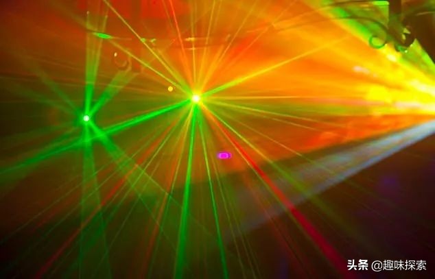 科学家发明了“隔空传音”技术，能将声音准确传给人群中某个人