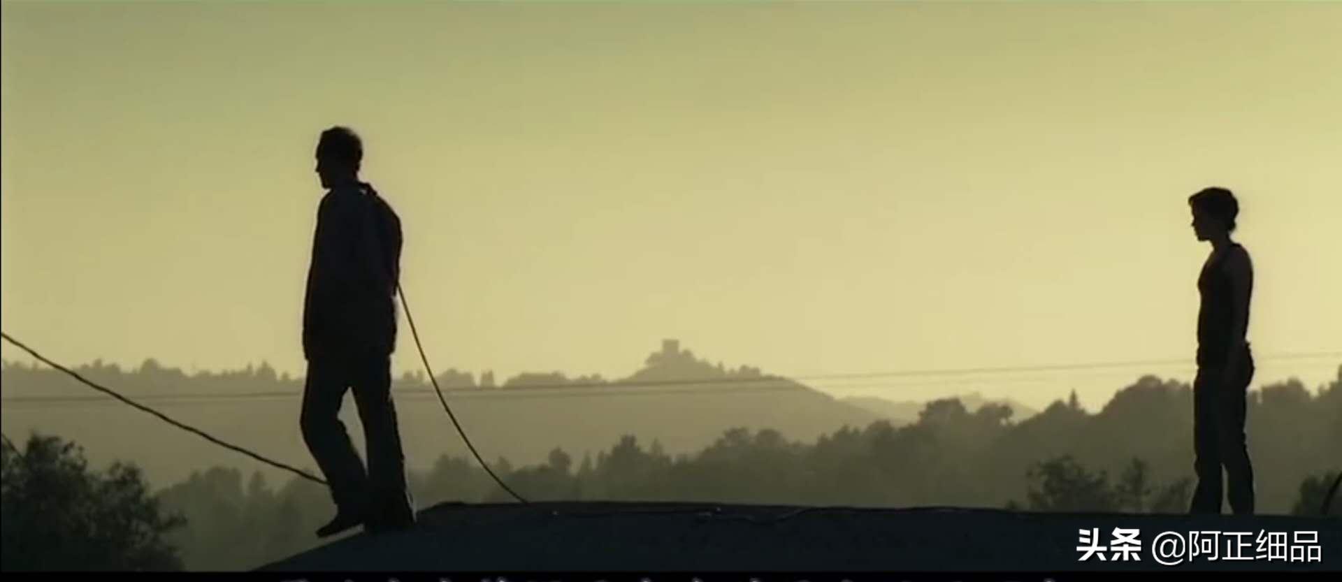 未成年少女约见网友中年大叔，拿手术刀挥向大叔*体下**