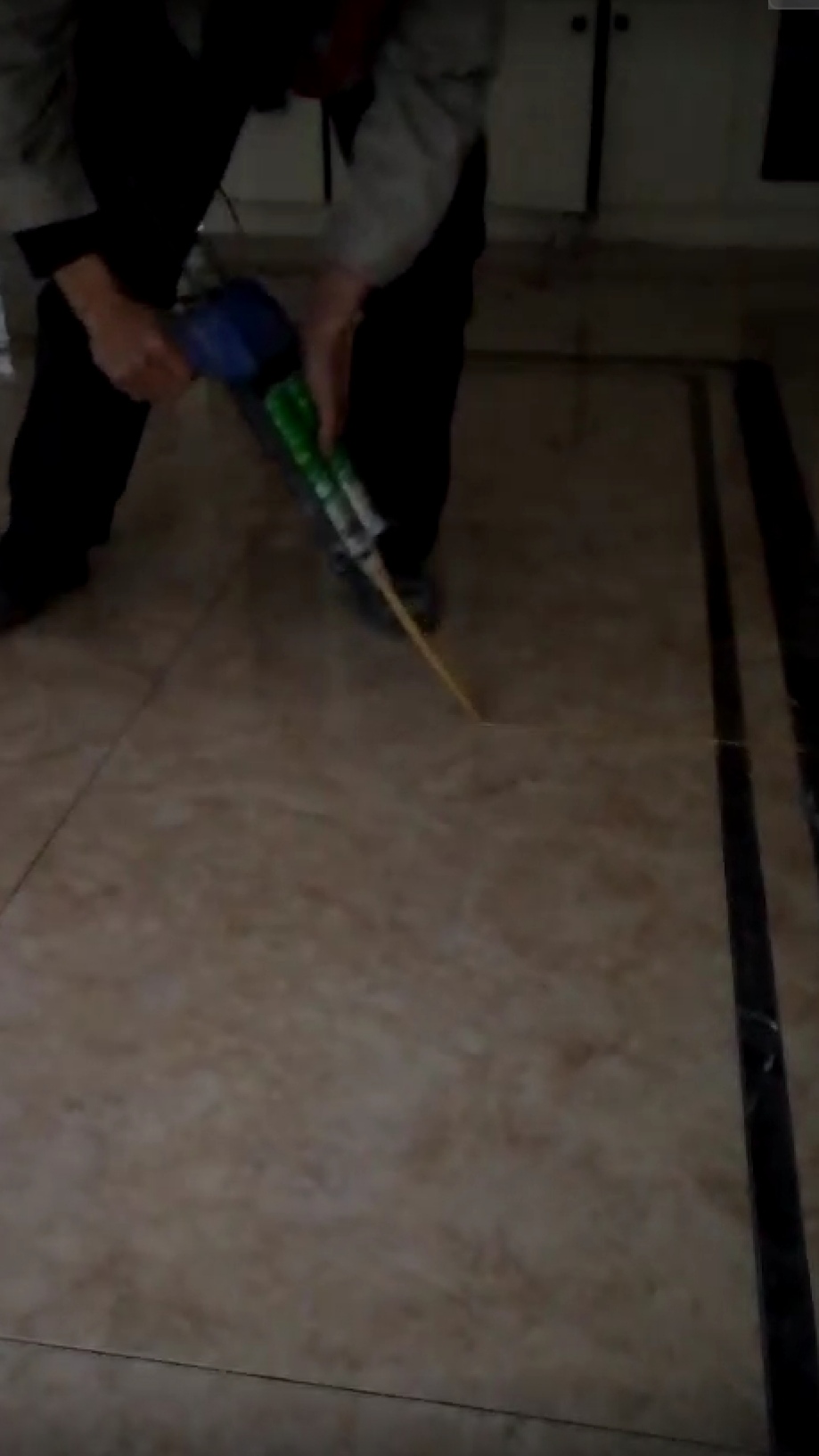 美缝时瓷砖缝凝固的水泥怎么清理,已美缝的瓷砖怎么美缝