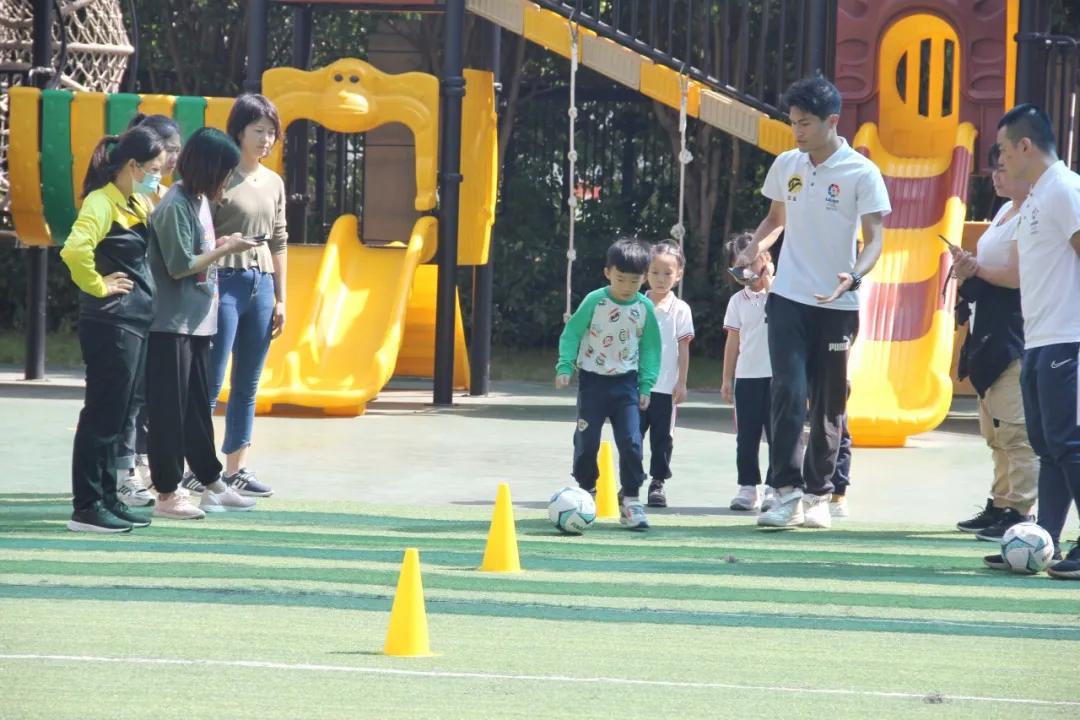 广州雏鹰幼儿园女老师,雏鹰宝贝幼儿园