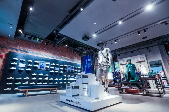 adidasOriginals阿迪达斯三叶草上海中环广场店耀目登场