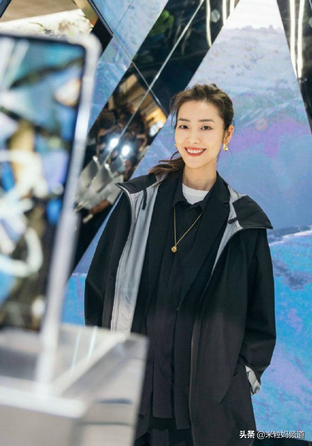 她一次次砸了自己的饭碗,我却看到了养女儿最好的样子