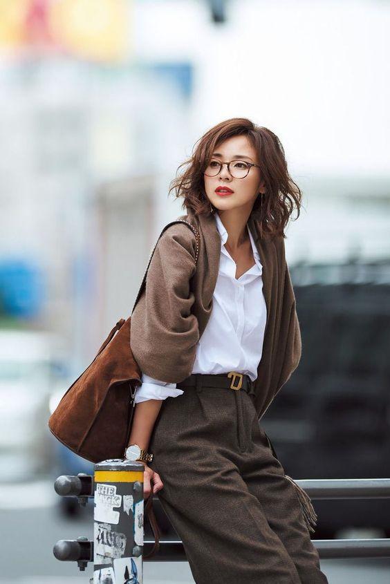 衣服穿得再漂亮也不如有文化,衣服再多也不漂亮