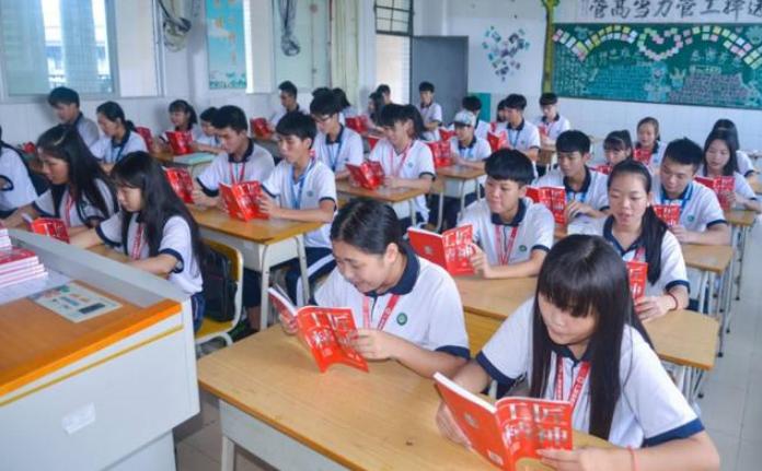 在普通班做鸡头重点班做凤尾,去普通班当鸡头好还是重点好