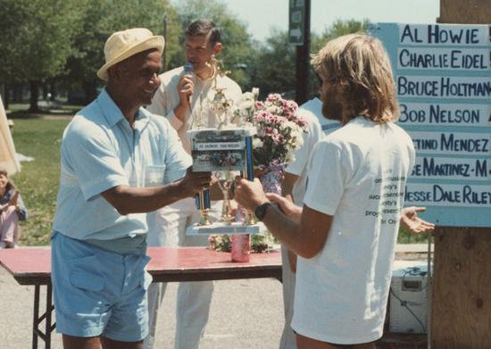 戒掉毒瘾并跑完马拉松,国际通缉犯2023