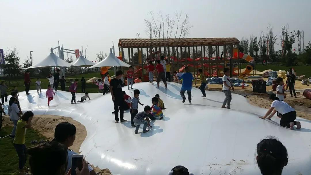 蹦床高空运动,蹦床户外