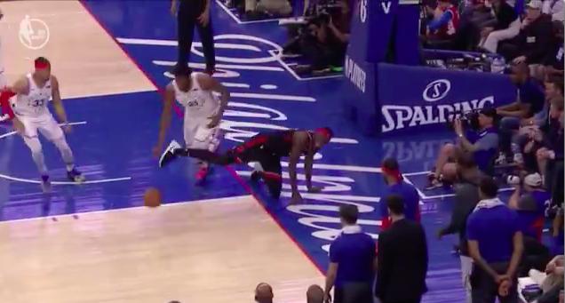 袭裆！绊人！猛龙4000万组合17中2得8分！他变乔丹也赢不了