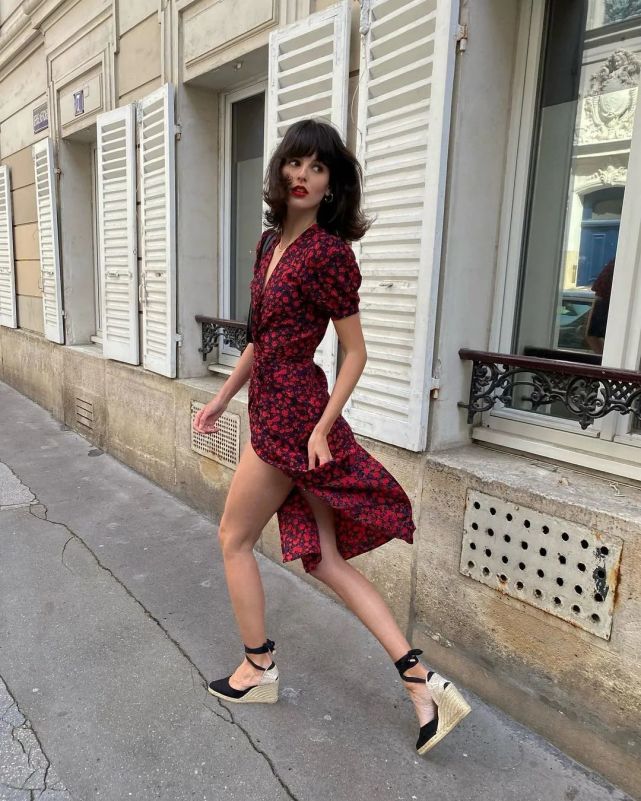 半腰裙今年最流行,今年最流行的显得高贵女士裙