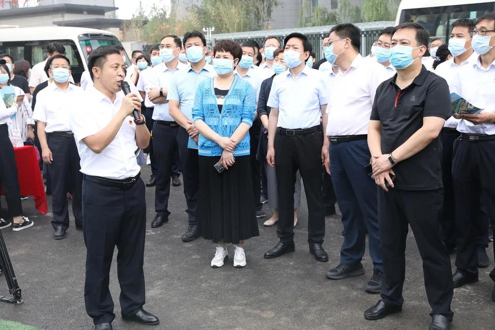 丛台区教体局领导,区教育局领导来我校观摩指导工作