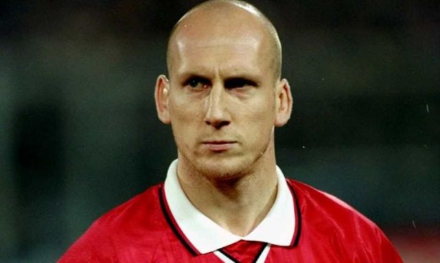 因为个子太高，天才前锋踢了12年守门员，画画位置成就传奇生涯