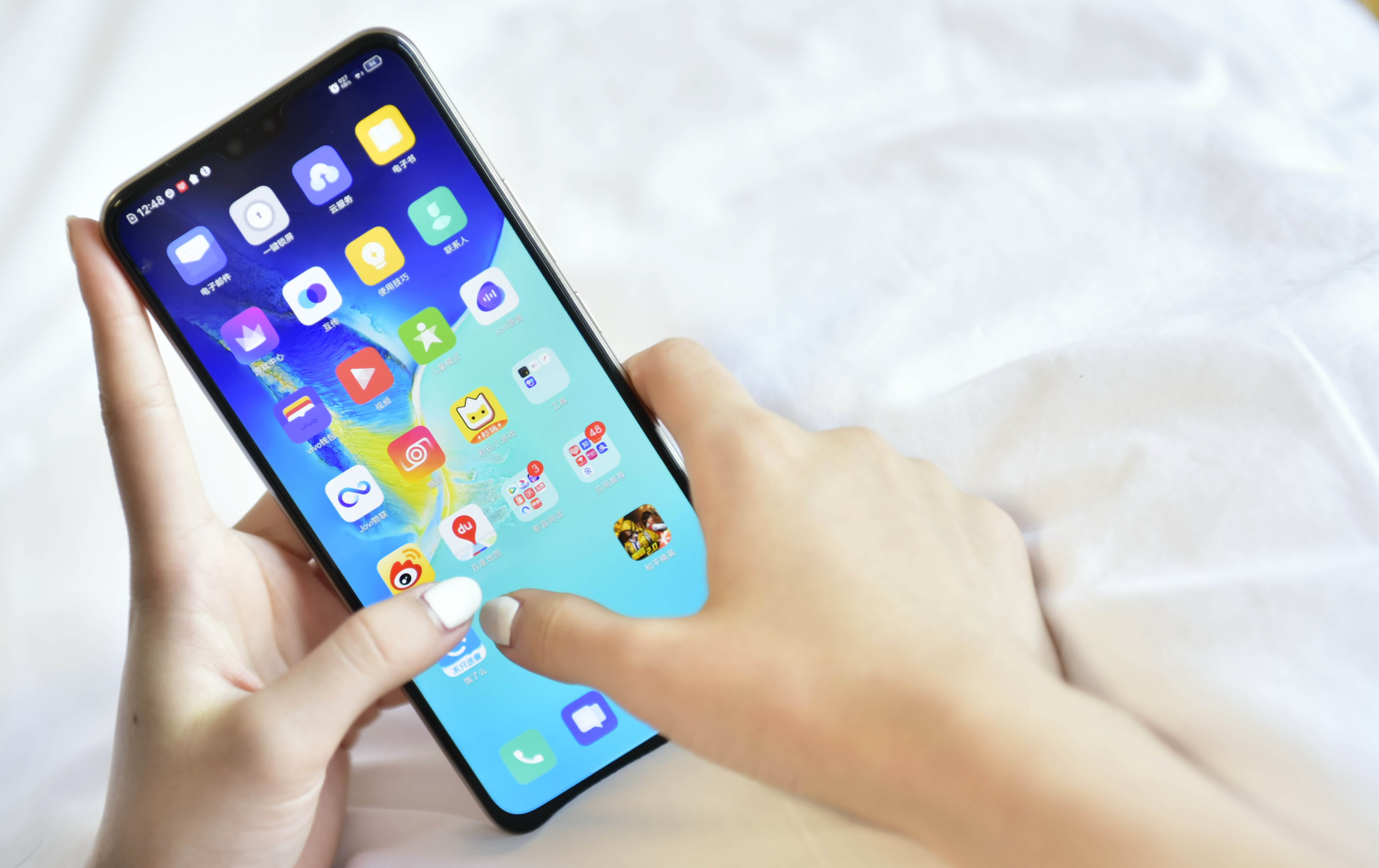 在视频软件里下的视频怎么找到,怎么把视频直接下载到手机上