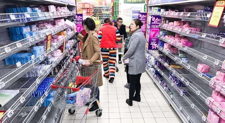 外卖小哥给顾客买卫生巾视频,外卖小哥给女生送卫生巾