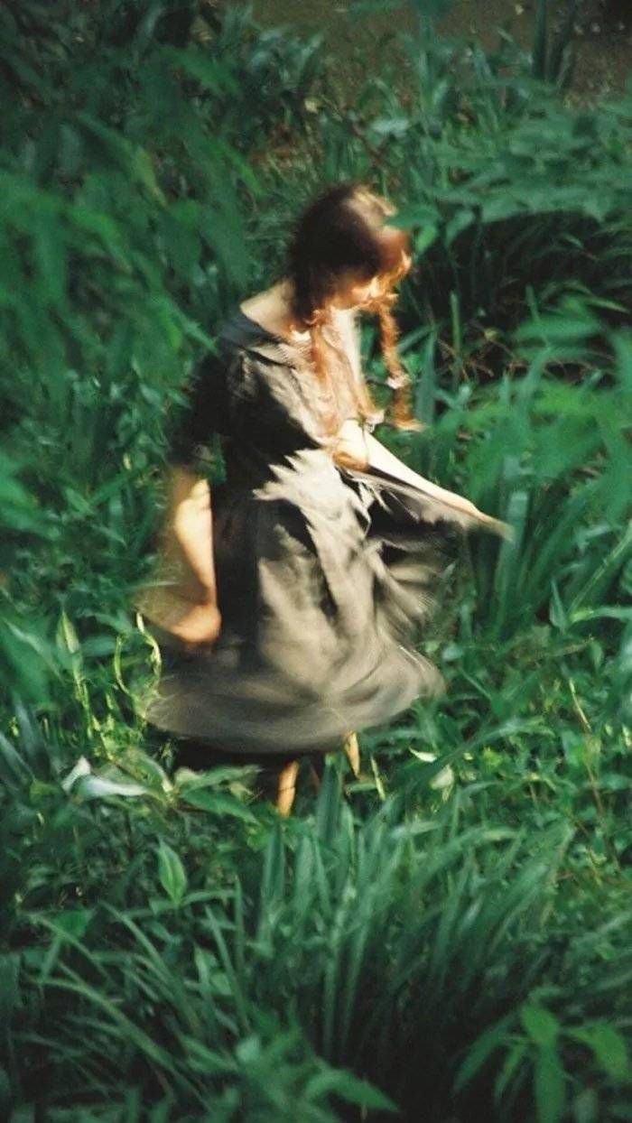 你最舍不得换的壁纸,朋友圈背景图插画