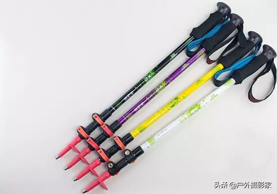 徒步登山杖的正确使用方法,户外登山杖的正确使用视频