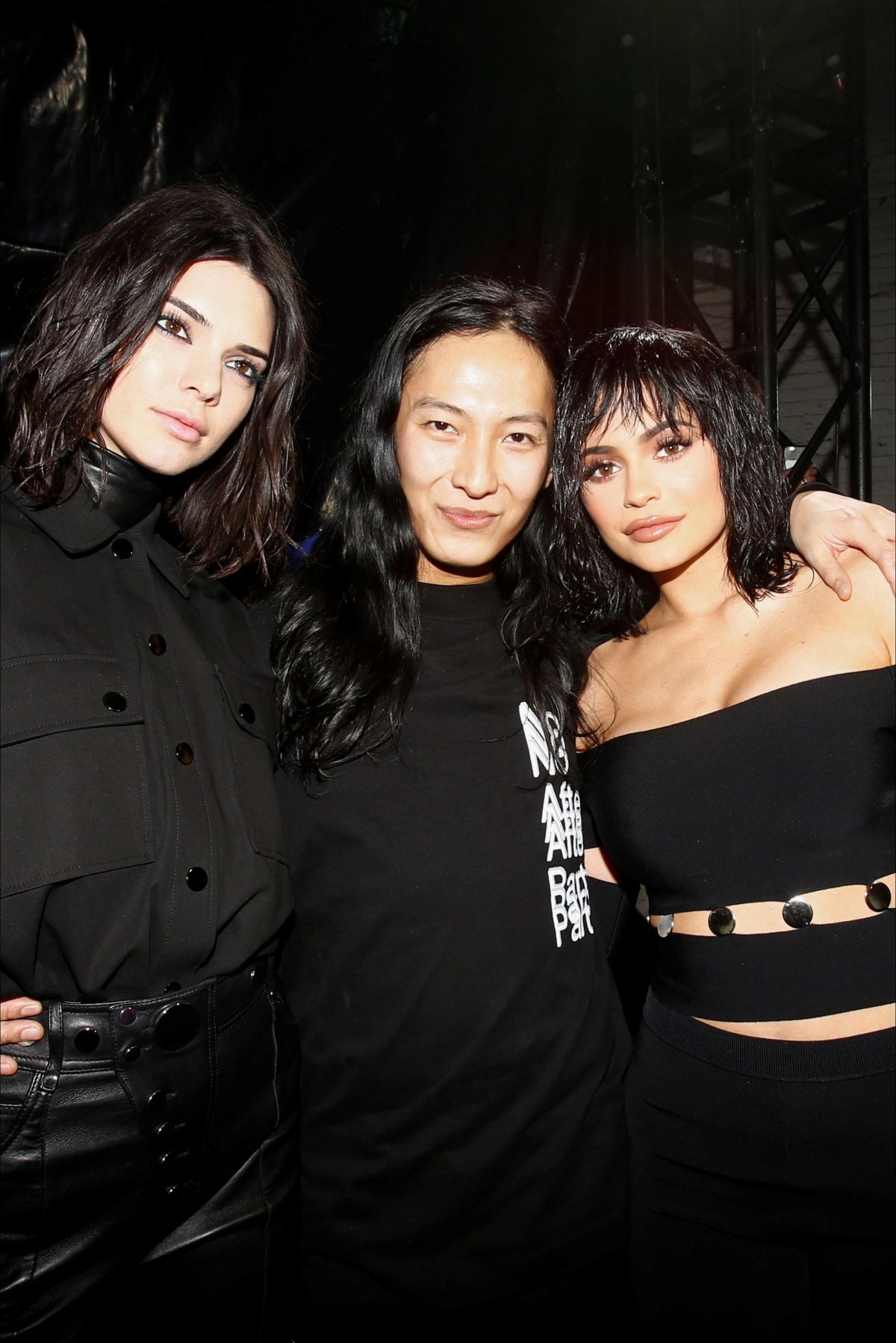 华裔爆款设计师疑似下药性侵多名男性，摸*体下**捏胸是日常操作？