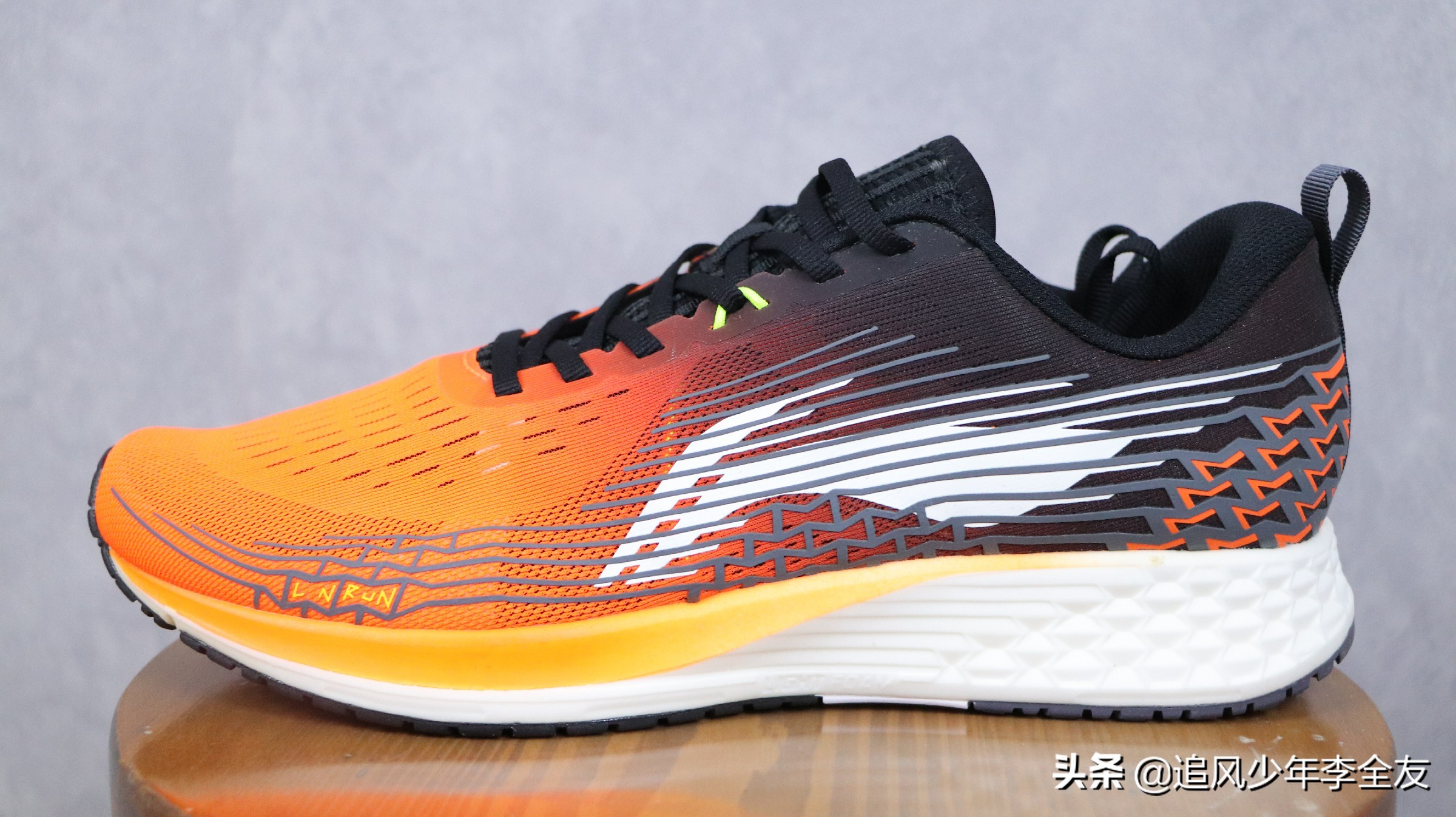 李宁冲云跑鞋和李宁赤兔4哪个好,李宁赤兔5pro在跑鞋中是什么档次