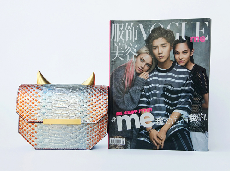 不要再背烂大街的双肩包了,别再背烂大街的轻奢包