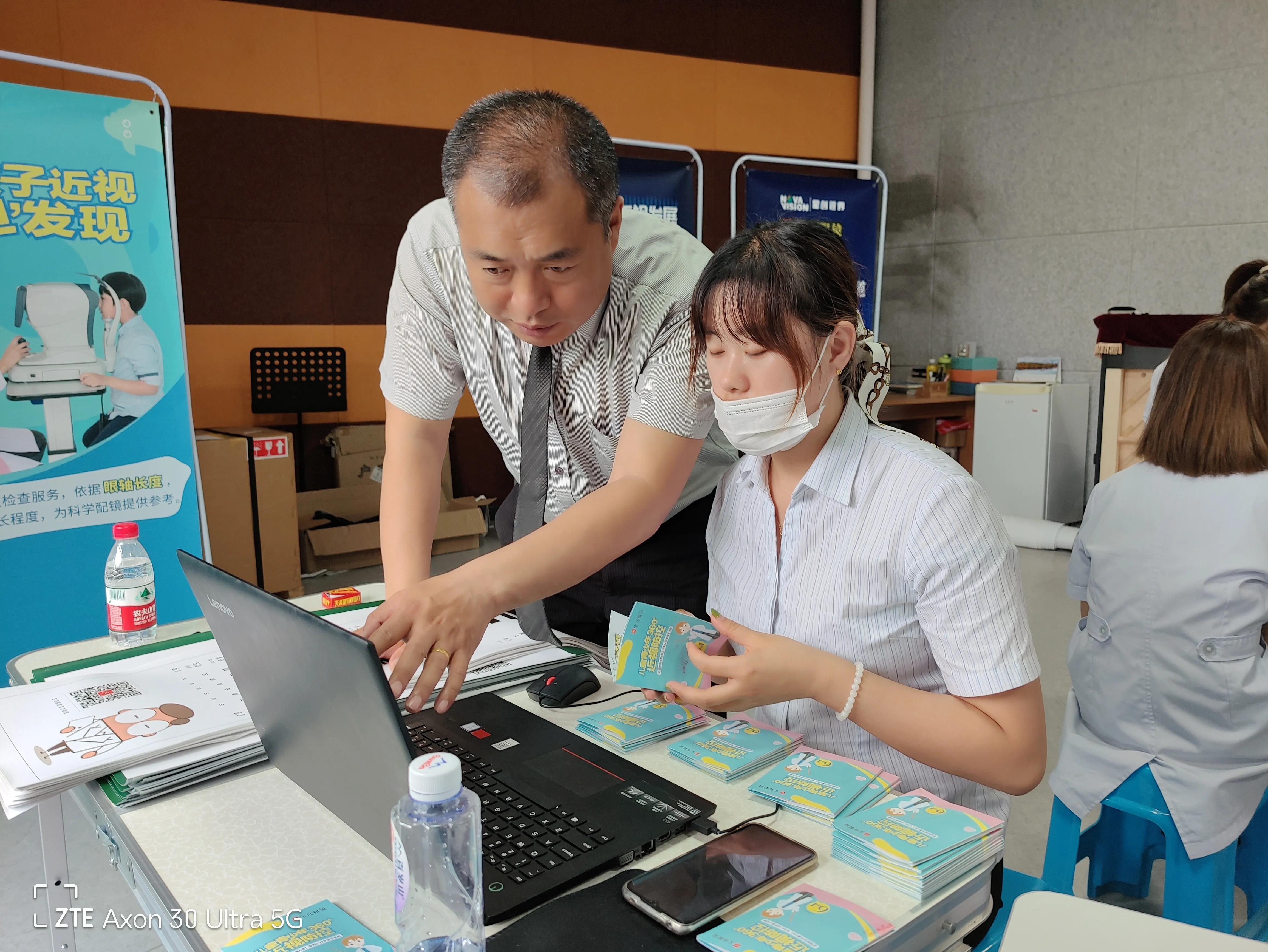 近视防控宣传进校园,关爱学生眼睛健康科学近视防控