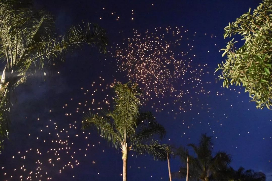 泰国万人灯火节,泰国万人天灯节