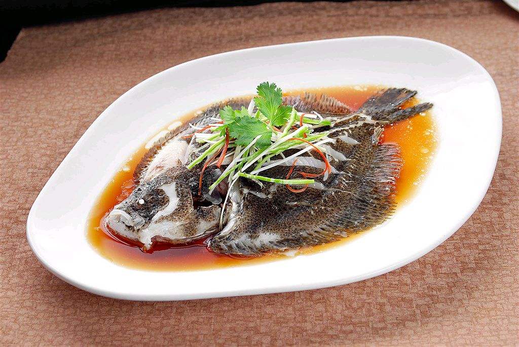 清蒸多宝鱼口感及营养价值,清蒸多宝鱼简单易学鲜美软嫩