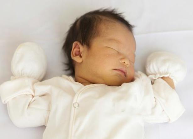 三月宝宝攒肚子但是屁多,三月宝宝攒肚和便秘区别