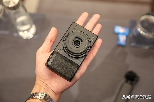 转发骚机社一篇关于理光GRIII上手实测以及以GRII比较