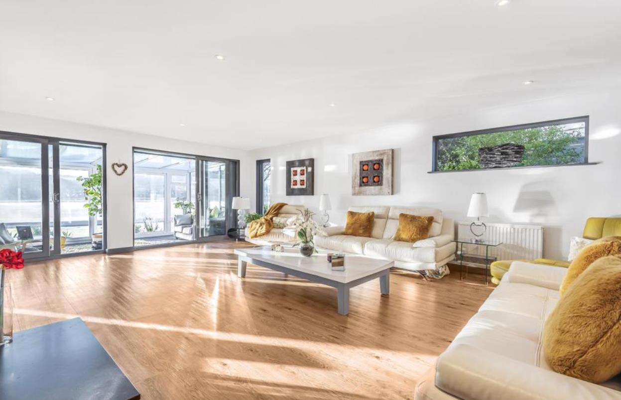 在英国100人民币能买到什么,100万英镑在英国能买什么房子