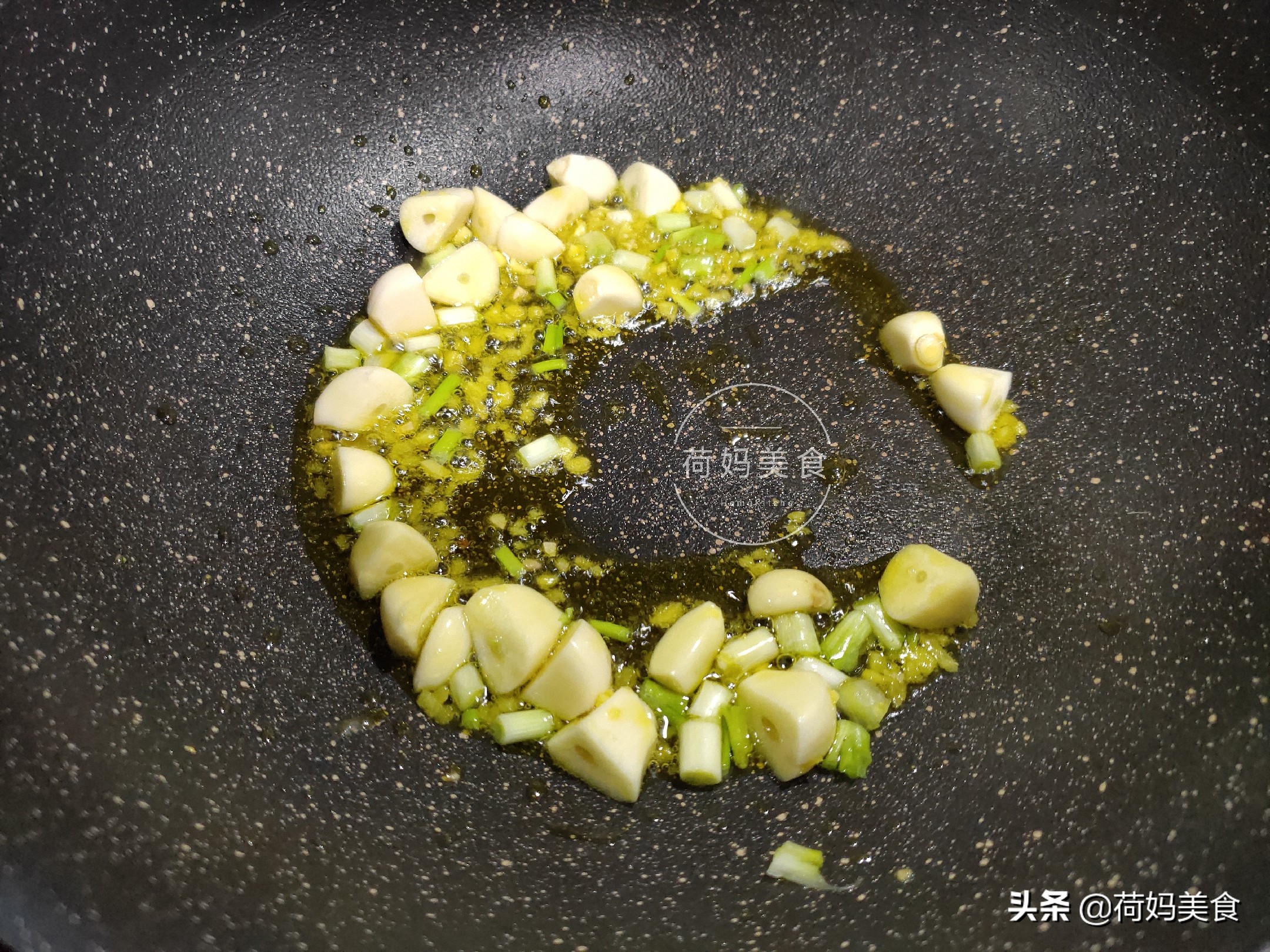 虾仁简单又下饭的做法很香很够味,虾仁的美味做法总有一款你喜欢