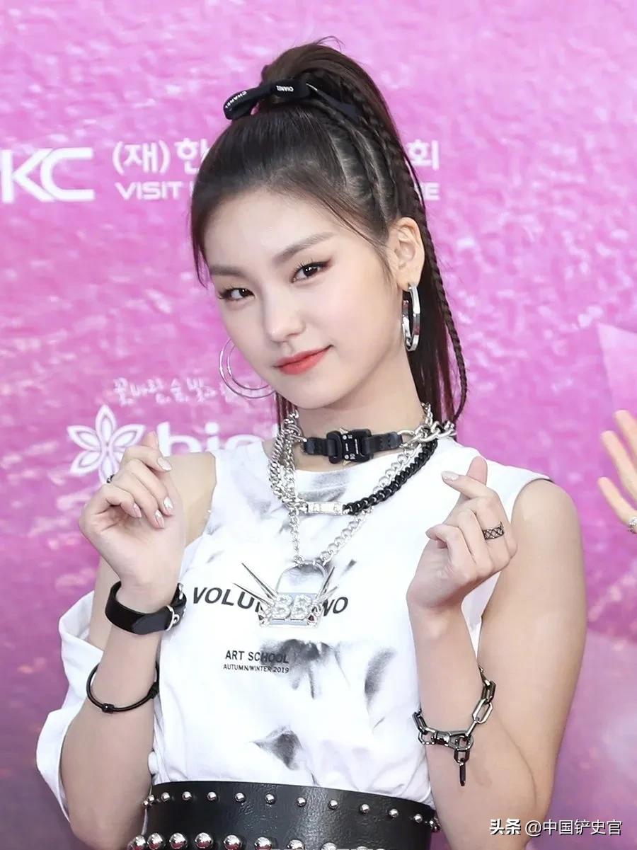 毛不易护士搞笑视频,毛不易改不掉的护士习惯