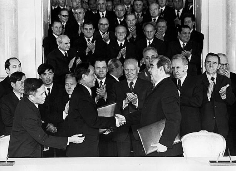 对越反击战打响，苏联要求中国立刻停战撤军，其他国家持何态度？