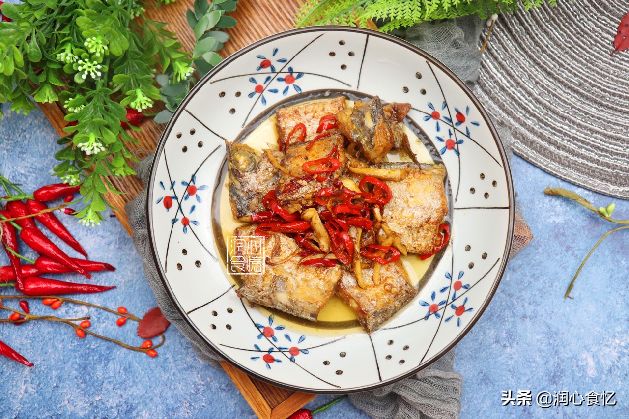 裹上面粉煎带鱼不粘锅不破皮,煎带鱼吃怎么样才能让带鱼不粘锅