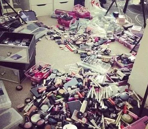 化着不适合自己的网红妆,妆感很重的网红妆