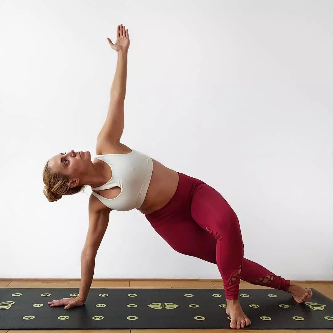 高低肩推背矫正,胸背肩的正确训练顺序