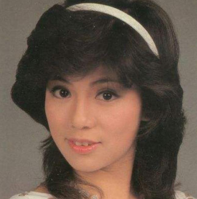 单眼皮、龅牙、厚嘴唇，这些缺陷美才是娱乐圈该有的百媚千红