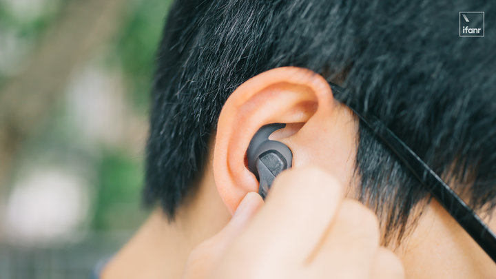 阿迪达斯头戴式运动耳机有降噪吗,阿迪达斯半入耳耳机