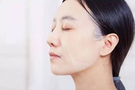 如何解决早上起来脸肿,女生脸肿嘴肿是什么原因引起的