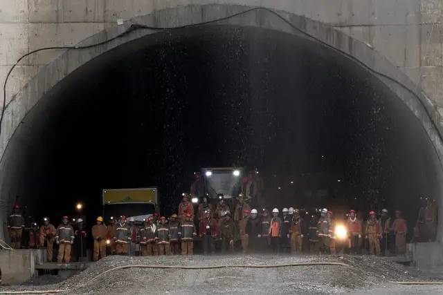 峰暴电影朱一龙怎么拍摄的,朱一龙徒手攀岩花絮