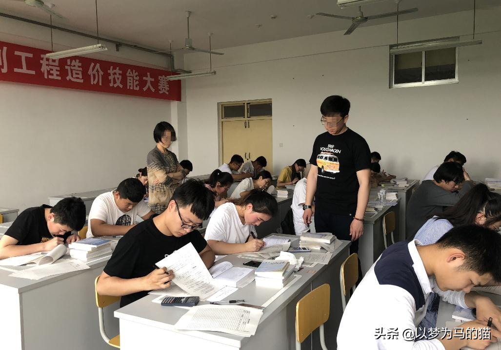 目前大专就业率比较高的专业,大专选什么专业就业前景好工资高