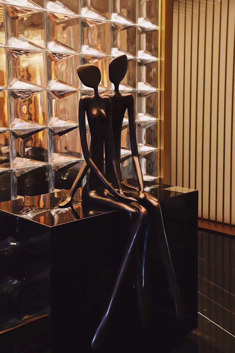 住进这座香港潮牌酒店，像是完成了一趟艺术旅行