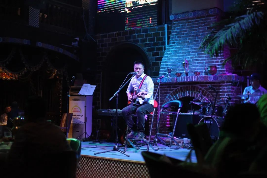 *疆新**都是荒漠戈壁?这几家高颜值餐厅,彻底颠覆你对*疆新**的概念