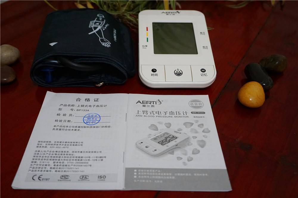 长坤手臂式智能电子血压计,爱尔泰血氧仪