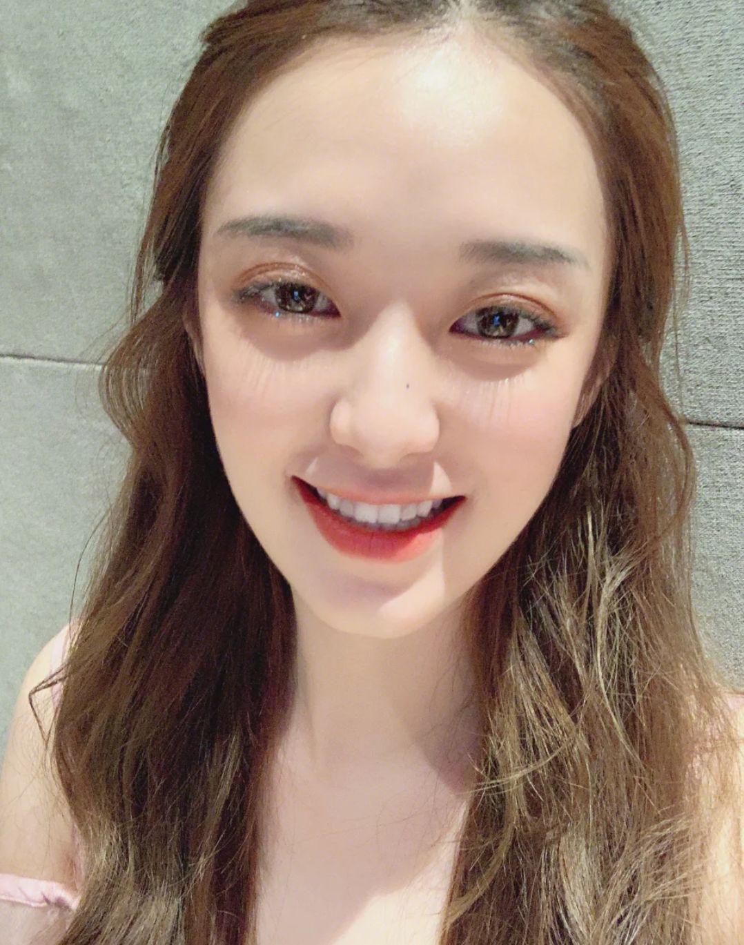 兰蔻持久清透粉底液适合皮肤,美宝莲轻亲粉底液w10和兰蔻b01