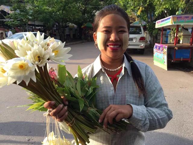 缅甸帝王绿翡翠手镯价格及图片,缅甸翡翠是帝王绿好还是阳绿好