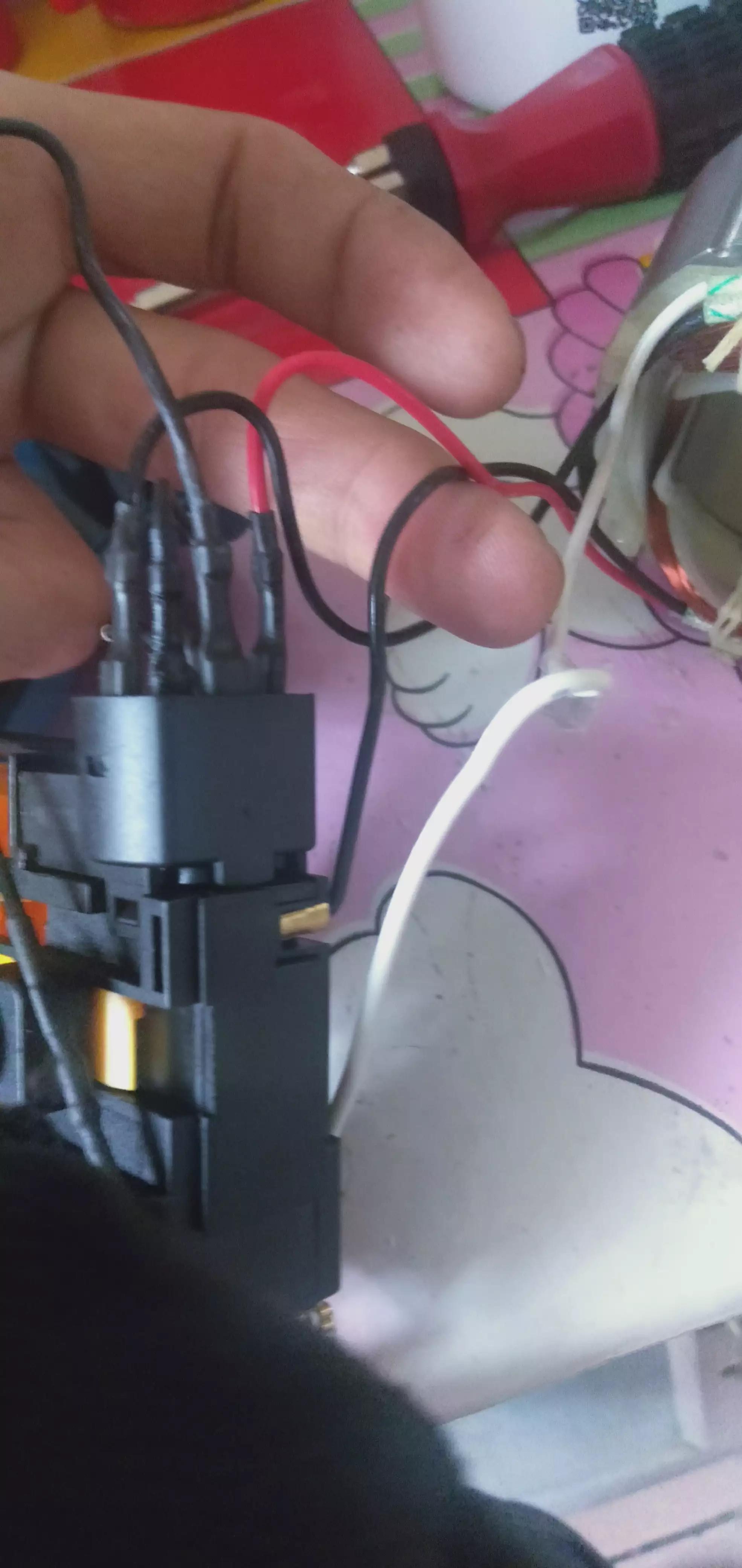 晶思达手电钻开关总成内部构造,插电款带冲击的手电钻